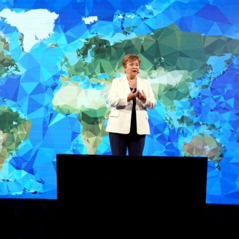 Η Κρισταλίνα Γκεοργκίεβα του ΔΝΤ προειδοποιεί για αυξανόμενους κινδύνους και καλεί τις κυβερνήσεις να προετοιμαστούν: «Η αβεβαιότητα ήρθε για να μείνει»