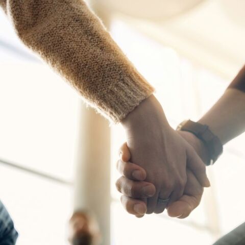 ΕΟΠΑΕ: 40 νέες δομές για τις εξαρτήσεις, όπως Πολυδύναμα Κέντρα Εφήβων και Ξενώνες Γυναικών, στο πλαίσιο της Ψυχιατρικής Μεταρρύθμισης του 2025