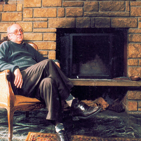 Πέτρος Mάρκαρης: «Μου αρέσει να βάζω στις ιστορίες μου αληθινά μέρη»