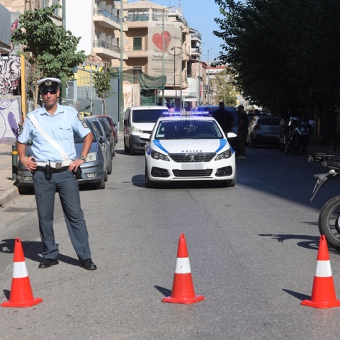 Αποκλεισμένο το σημείο όπου εντοπίστηκε η χειροβομβίδα στη Λιοσίων