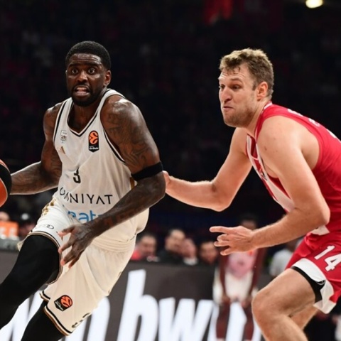 Αποκάλυψη Μπέικον για το περιστατικό με τον Μαντζούκα: «Αυτός ήθελε να παίξει ξύλο»