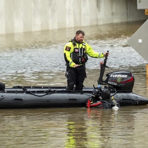 Αρχές σε έρευνα στο νερό