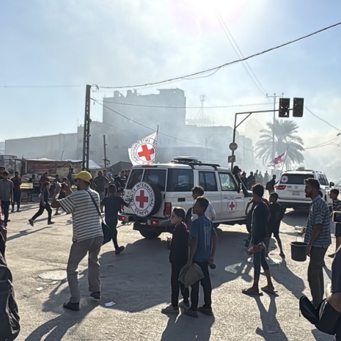 Γάζα: Η Χαμάς απελευθέρωσε τους πρώτους 7 ομήρους 