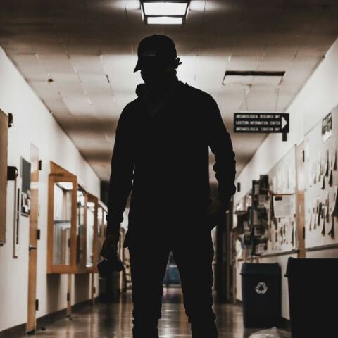 Χώροι εποπτευόμενης χρήσης τοξικών ουσιών : Από την περιθωριοποίηση στην αξιοπρέπεια