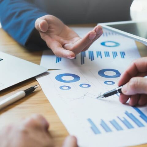 Το Ελληνικό Πάνελ Οικονομολόγων του ΚΕΦΙΜ κρίνει θετικά (58%) τις εξαγγελίες του πρωθυπουργού στη ΔΕΘ - Ζητά τολμηρές αναπτυξιακές πολιτικές.