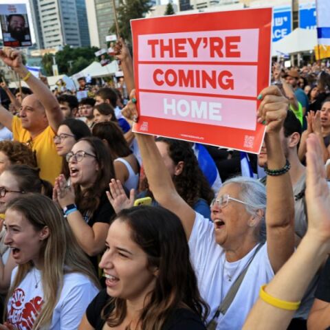 Γιατί το Ισραήλ δεν σταματά να μιλά για τους ομήρους και γιατί εμείς δεν το καταλαβαίνουμε