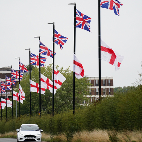 Raise the Colours: Η σιωπηλή επανάσταση στην Αγγλία