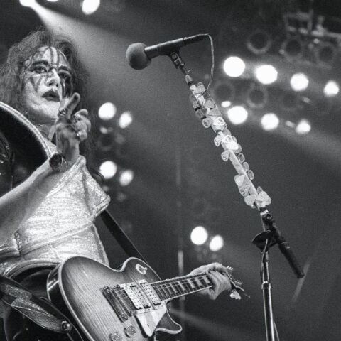 Έις Φρίλεϊ - Kiss: Ο «Spaceman» στην ροκ αιωνιότητα