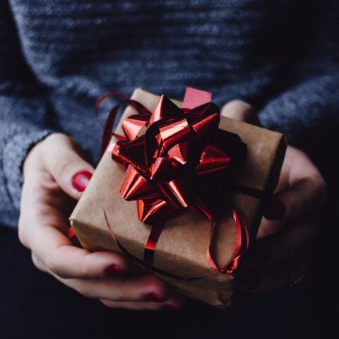 Ποιοι γιορτάζουν σήμερα 18 Οκτωβρίου 2025; Το εορτολόγιο της Athens Voice σου τους θυμίζει. Μην ξεχάσεις να τους δώσεις τις καλύτερες ευχές σου!