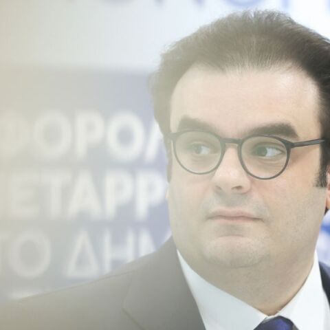 Ο Κυριάκος Πιερρακάκης προβλέπει ταχύτερη ανάπτυξη για την Ελλάδα το 2026 και καλεί την Ευρώπη να ενισχύσει συγχωνεύσεις και επενδύσεις.