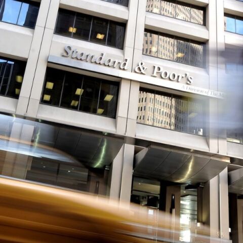 Standard & Poor's: Διατηρεί την Ελλάδα στη βαθμίδα ΒΒΒ με σταθερές προοπτικές, αναγνωρίζοντας ισχυρή οικονομική επίδοση και βιώσιμη ανάπτυξη