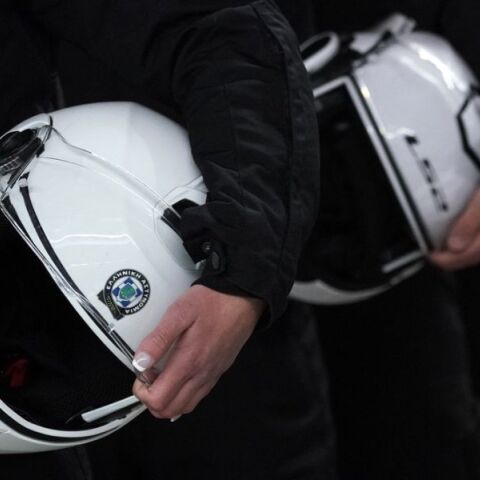 Συνελήφθη στη Θεσσαλονίκη 37χρονη για εμπλοκή σε 2 ληστείες με χρήση σπρέι πιπεριού - Εκκρεμούσε σε βάρος της 5ετής κάθειρξη για ναρκωτικά.