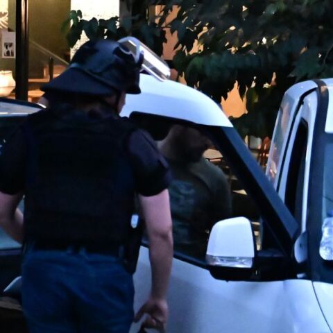 Συναγερμός έχει σημάνει στις αρχές μετά τον εντοπισμό σακιδίου στην οδό Χαριλάου Τρικούπη στο κέντρο της Αθήνας - Έχει διακοπεί η κυκλοφορία