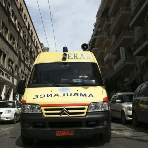 Νέο Ηράκλειο: Πατέρας συνελήφθη αφού η 16χρονη κόρη του λιποθύμησε από το πολύ αλκοόλ - Ο 43χρονος κατηγορείται για έκθεση ανηλίκου