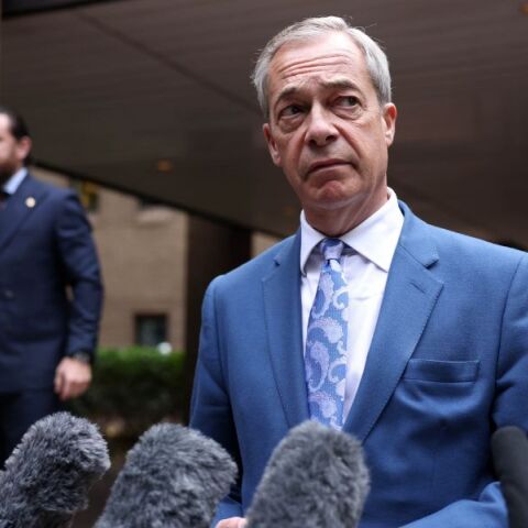 Βρετανία: Διαρροή βίντεο από συνεδρίαση του Reform UK στο Κεντ αποκαλύπτει χάος, προσβολές και εσωτερικές συγκρούσεις στο κόμμα του Νάιτζελ Φάρατζ.