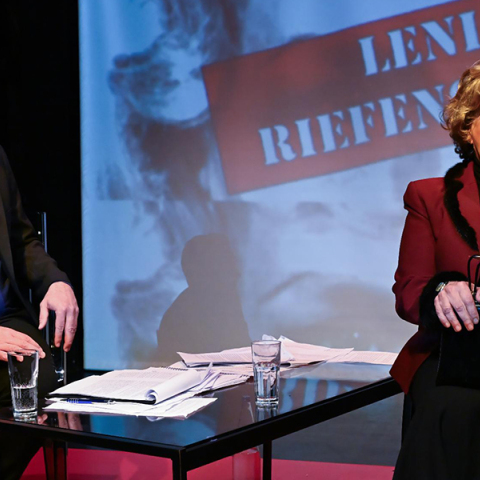 «Η Λένι Ρίφενσταλ κοιμάται τα βράδια;» στον Μικρό Κεραμεικό