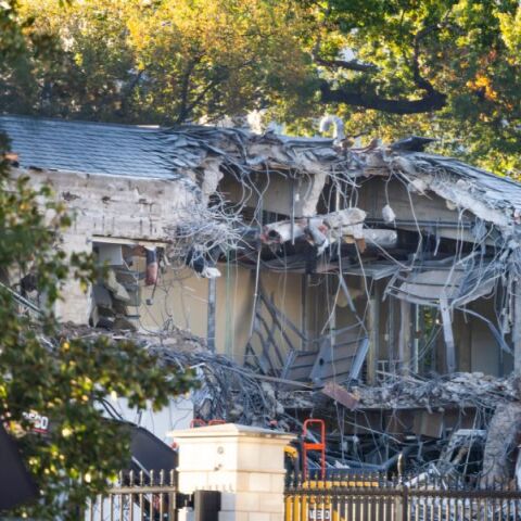 ΗΠΑ: Ο Ντόναλντ Τραμπ κατεδαφίζει μέρος του Λευκού Οίκου για την κατασκευή αίθουσας χορού 250 εκατ. δολαρίων - Αντιδράσεις στην Ουάσινγκτον.