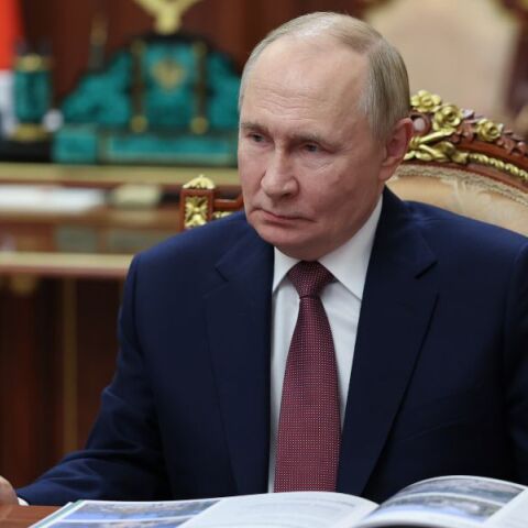 Η Πολωνία δηλώνει πως θα συλλάβει τον Βλαντίμιρ Πούτιν αν περάσει από τον εναέριο χώρο της για τη σύνοδο με τον Ντόναλντ Τραμπ στην Ουγγαρία.