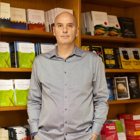 Συνέντευξη με τον Γεράσιμο Τζαμαρέλο για το βιβλίο «Business Model Canvas - Χαρτογραφώντας την Επιχειρηματικότητα», που κυκλοφορεί από τις εκδόσεις Ελληνοκδοτική και το ανθρώπινο μάρκετινγκ. Πρακτικές ιδέες, εμπειρίες πεδίου, αλήθειες αγοράς.