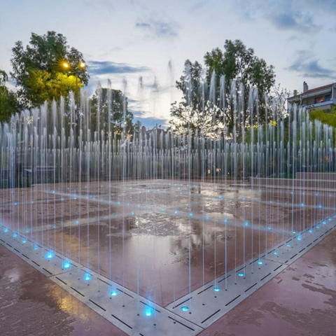 Τo νέο διαδραστικό συντριβάνι στην Τερψιθέα που έχει ξετρελάνει μικρούς και μεγάλους