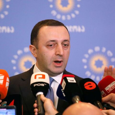 Ο πρώην πρωθυπουργός Ιρακλί Γκαριμπασβίλι κατηγορείται για ξέπλυμα μαύρου χρήματος και διαφθορά - Το τέλος ενός στενού συμμάχου του ολιγάρχη Μπιντζίνα Ιβανισβίλι.