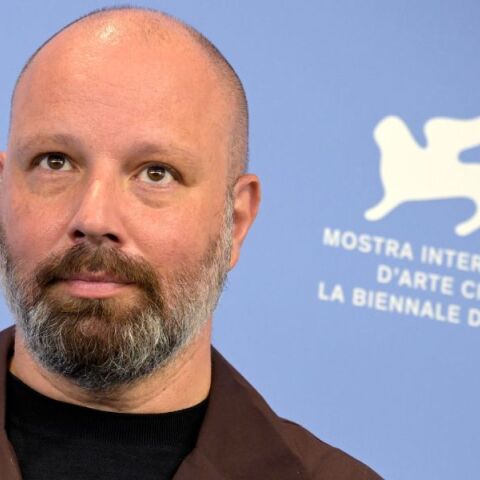 Ο Γιώργος Λάνθιμος δηλώνει ότι κάνει διάλειμμα από τον κινηματογράφο μετά την κυκλοφορία του Bugonia, έπειτα από μια έντονη τριετία με τρεις μεγάλες ταινίες.