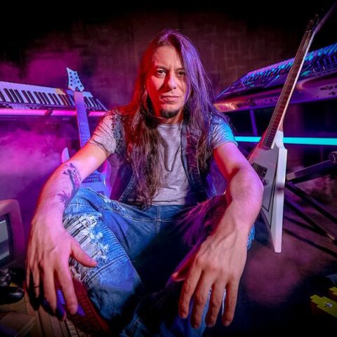 Ο Μπομπ Κατσιώνης παρουσίασε μια συγκινητική εκτέλεση του εθνικού ύμνου με ηλεκτρική κιθάρα, τιμώντας την επέτειο της 28ης Οκτωβρίου.