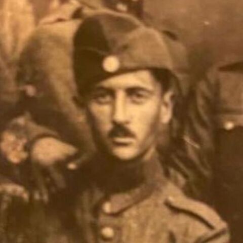 Ο Κωστής Χατζηδάκης τίμησε την 28η Οκτωβρίου με ανάρτηση για τον πατέρα του, Γιάννη Χατζηδάκη, που πολέμησε και τραυματίστηκε στη Βόρεια Ήπειρο.