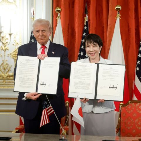 ΗΠΑ - Ιαπωνία: Ο Ντόναλντ Τραμπ και η Σανάε Τακαΐτσι υπέγραψαν συμφωνία για διασφάλιση προμήθειας σπάνιων γαιών και κρίσιμων ορυκτών.