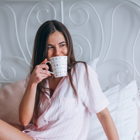 Είναι καλό να πίνεις καφέ με άδειο στομάχι; Οι ειδικοί απαντούν