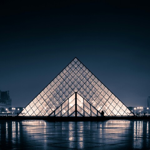 Κλοπή στο Λούβρο: Συνελήφθη και τρίτος ύποπτος - Τον έπιασαν στο Παρίσι