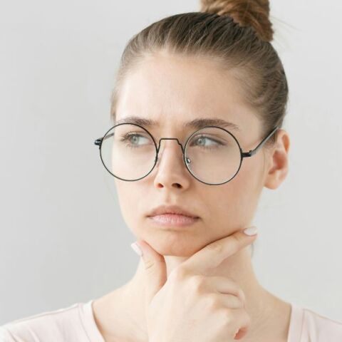 Το να ξεχνάμε ονόματα δεν είναι ελάττωμα χαρακτήρα - Συνδέεται με τον τρόπο που η μνήμη κωδικοποιεί νόημα, πλαίσιο και συναίσθημα στον εγκέφαλο.