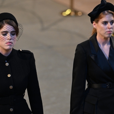 Οι πριγκίπισσες Βεατρίκη και Ευγενία 