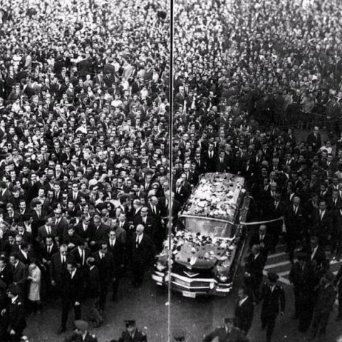 Αθήνα, 03 Νοεμβρίου 1968: Πώς η κηδεία του Γεωργίου Παπανδρέου μετατράπηκε σε αντιδικτατορική διαδήλωση