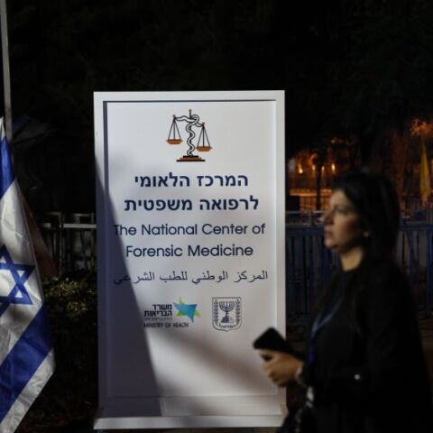 Το Ισραήλ ανακοίνωσε την παραλαβή των σορών τριών ομήρων από τη Γάζα - Η εκεχειρία συνεχίζεται - Εκκλήσεις για αυτοσυγκράτηση.