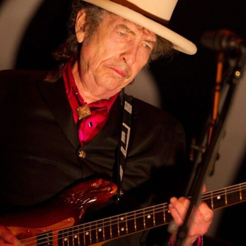 Μπομπ Ντίλαν: Το Berklee College of Music τίμησε τον 83χρονο τραγουδοποιό με τιμητικό διδακτορικό για την τεράστια επίδρασή του στη μουσική και τον πολιτισμό.