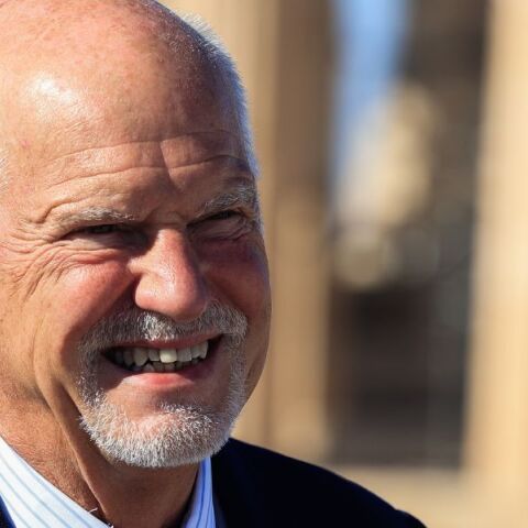 Ο Γιώργος Παπανδρέου χαιρετίζει την εκλογική επιτυχία του Ζόραν Μαμντάνι στη Νέα Υόρκη ως μήνυμα ελπίδας και ανατροπής απέναντι στα ολιγαρχικά συμφέροντα.