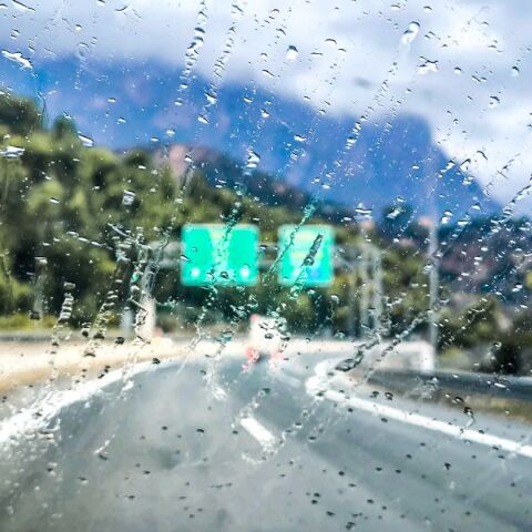 Καιρός: Σε ποιες περιοχές θα βρέχει την Πέμπτη - Πέφτει η θερμοκρασία