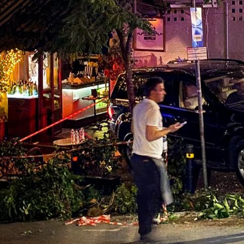 Κολωνάκι: Ο Χάρης Φαρσαράκης περιγράφει τη στιγμή που το θηριώδες SUV έπεσε πάνω στο εστιατόριο