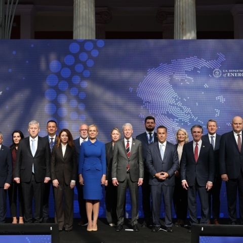 Μαύρες πλερέζες για τη στρατηγική αναβάθμιση της πατρίδας 