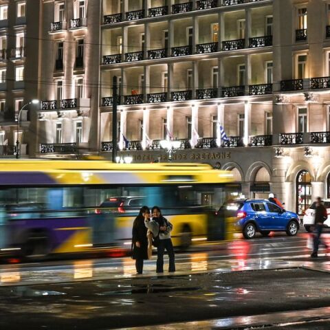 Επιδείνωση παρουσιάζει ο καιρός τη Δευτέρα 10 Νοεμβρίου, με βροχές και τοπικές καταιγίδες στα δυτικά και βόρεια, σύμφωνα με την πρόγνωση του meteo και της ΕΜΥ.