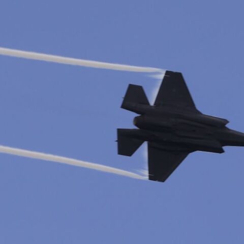 Γιατί πετούν μαχητικά αεροσκάφη σήμερα στον ουρανό της Αττικής