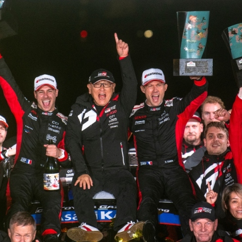 Ο Σεμπαστιέν Οζιέ κερδίζει το Ράλλυ Ιαπωνίας, χαρίζοντας στην Toyota το 1-2-3 και μειώνοντας τη διαφορά στο πρωτάθλημα οδηγών στους 3 βαθμούς.