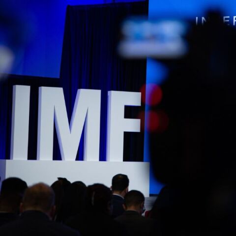 Το ΔΝΤ προειδοποιεί ότι το δημόσιο χρέος της Ευρώπης μπορεί να φτάσει 150%-190% του ΑΕΠ έως το 2040 χωρίς μεταρρυθμίσεις και δημοσιονομική εξυγίανση.