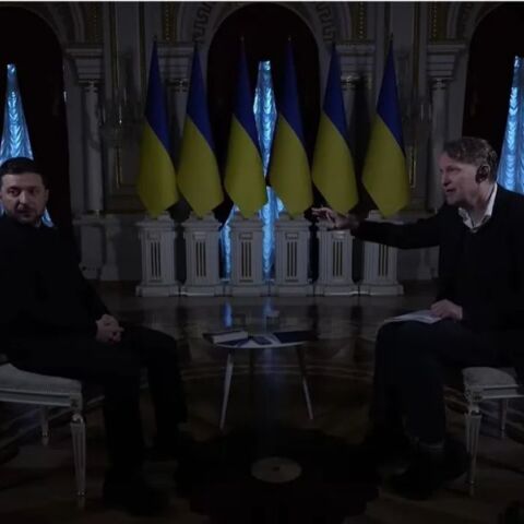 Συνέντευξη Ζελένσκι στον Guardian με διακοπές ρεύματος: Δεν φοβάμαι τον Τραμπ