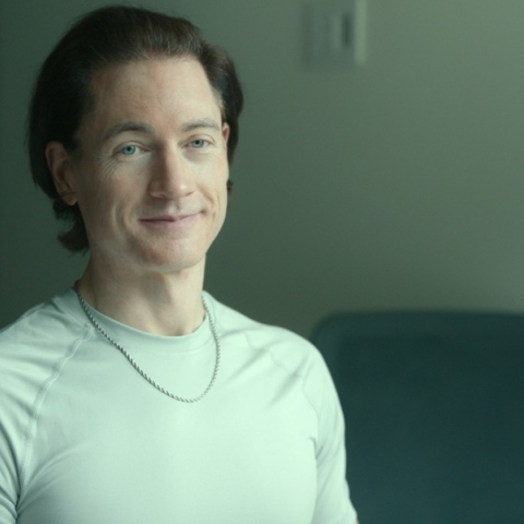 Ο Μπράιαν Τζόνσον σε ένα... διάλειμμα από το κυνήγι της αθανασίας 