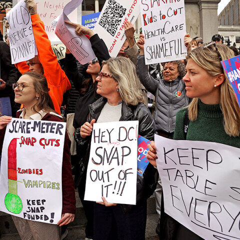 Γιατί η διοίκηση του Ντόναλντ Τραμπ θέλει να καταργήσει τα κουπόνια σίτισης