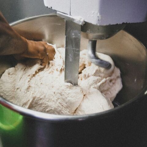 Λάρισα: Το φουλάρι που φορούσε πιάστηκε στους κυλίνδρους και έπνιξε την ιδιοκτήτρια φούρνου