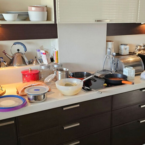 Η ανάρτηση του Δημήτρη Παπαστεργίου για το πλυντήριο πιάτων και η συζήτηση για την ισότητα των δύο φύλων