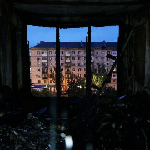 Ουκρανία: Σφοδρή ρωσική επίθεση έπληξε πολλές συνοικίες του Κιέβου, με 11 τραυματίες, φωτιές και εκτεταμένες ζημιές σε κτίρια και υποδομές.